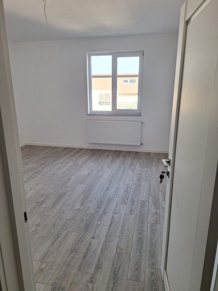 Apartament cu 2 camere fe vanzare in radauti pe strada Volovatului