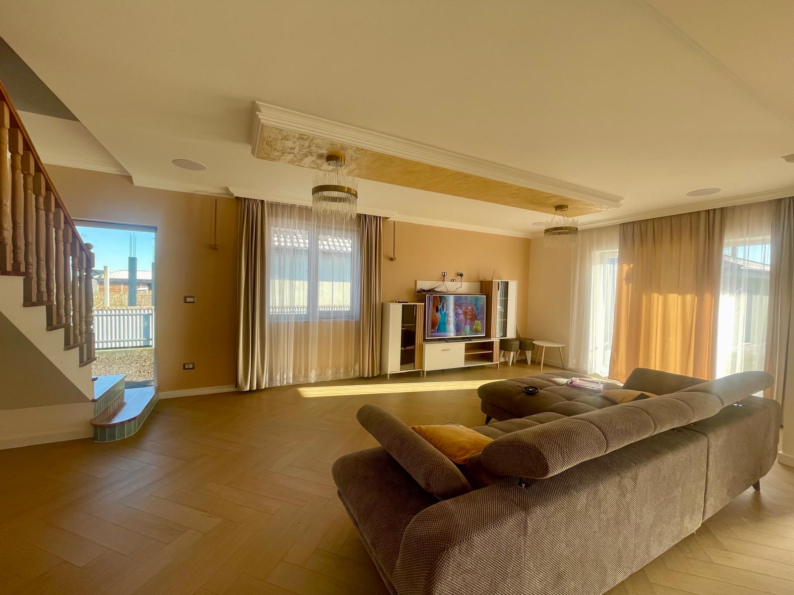 CASA MODERNA CU 4 CAMERE SI CURTE | 161 MP+48 MP ANEXA | VOLOVAT