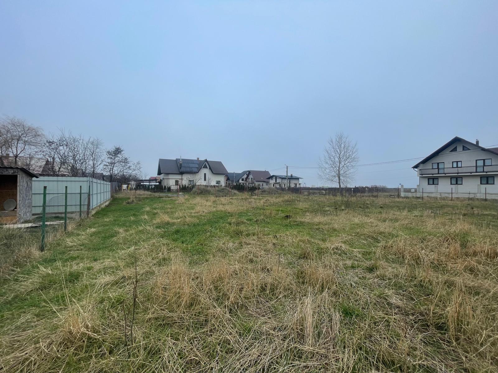 TEREN INTRAVILAN | ZONA REZIDENȚIALĂ | TOATE UTILITĂȚILE LA STRADA