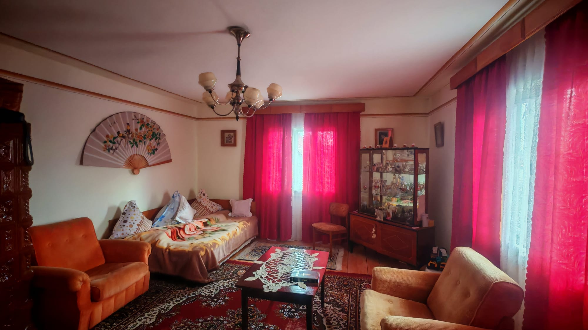 Vilă 5 camere | 200 mp utili | Teren 4.361 mp | Demisol + Mansardă