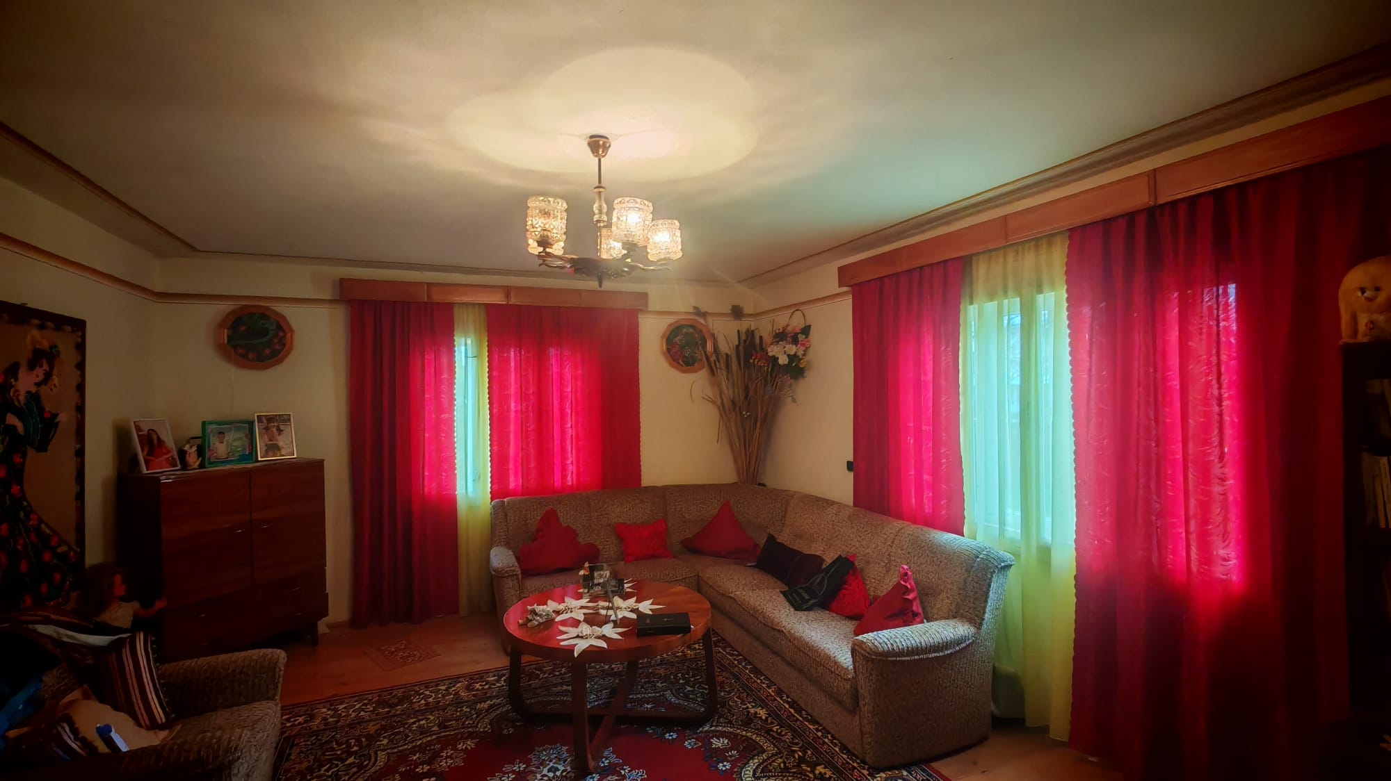 Vilă 5 camere | 200 mp utili | Teren 4.361 mp | Demisol + Mansardă