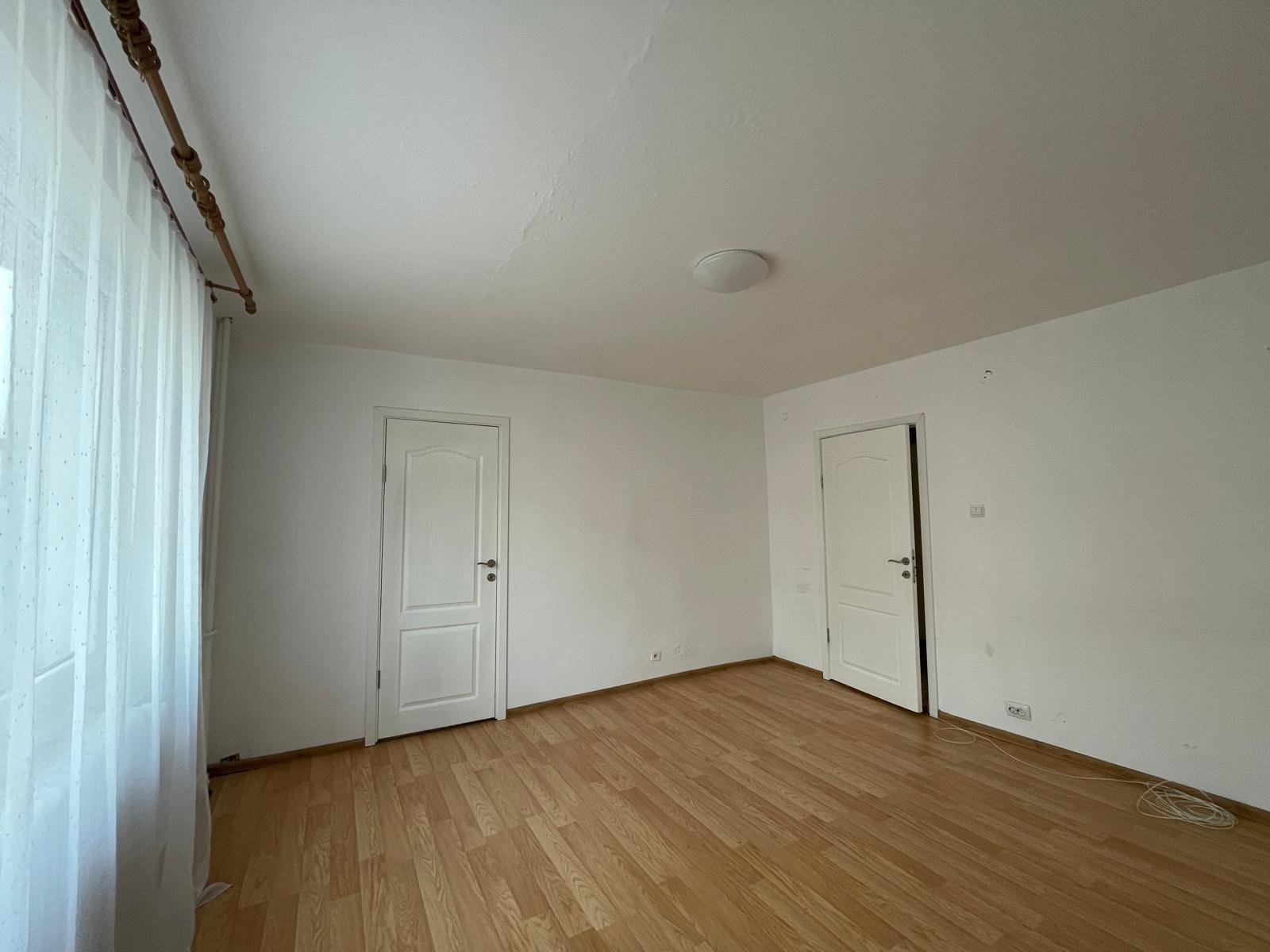GARSONIERA SPATIOASA CU BALCON INCHIS | ZONA LINISTITA | RADAUTI
