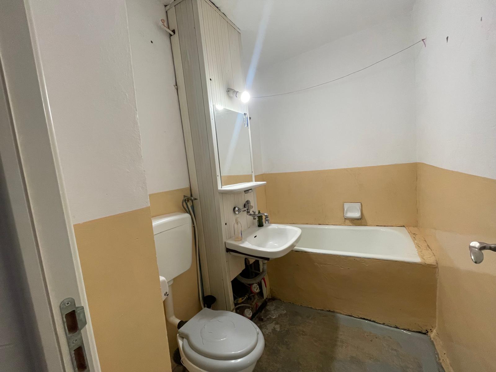 GARSONIERA SPATIOASA CU BALCON INCHIS | ZONA LINISTITA | RADAUTI