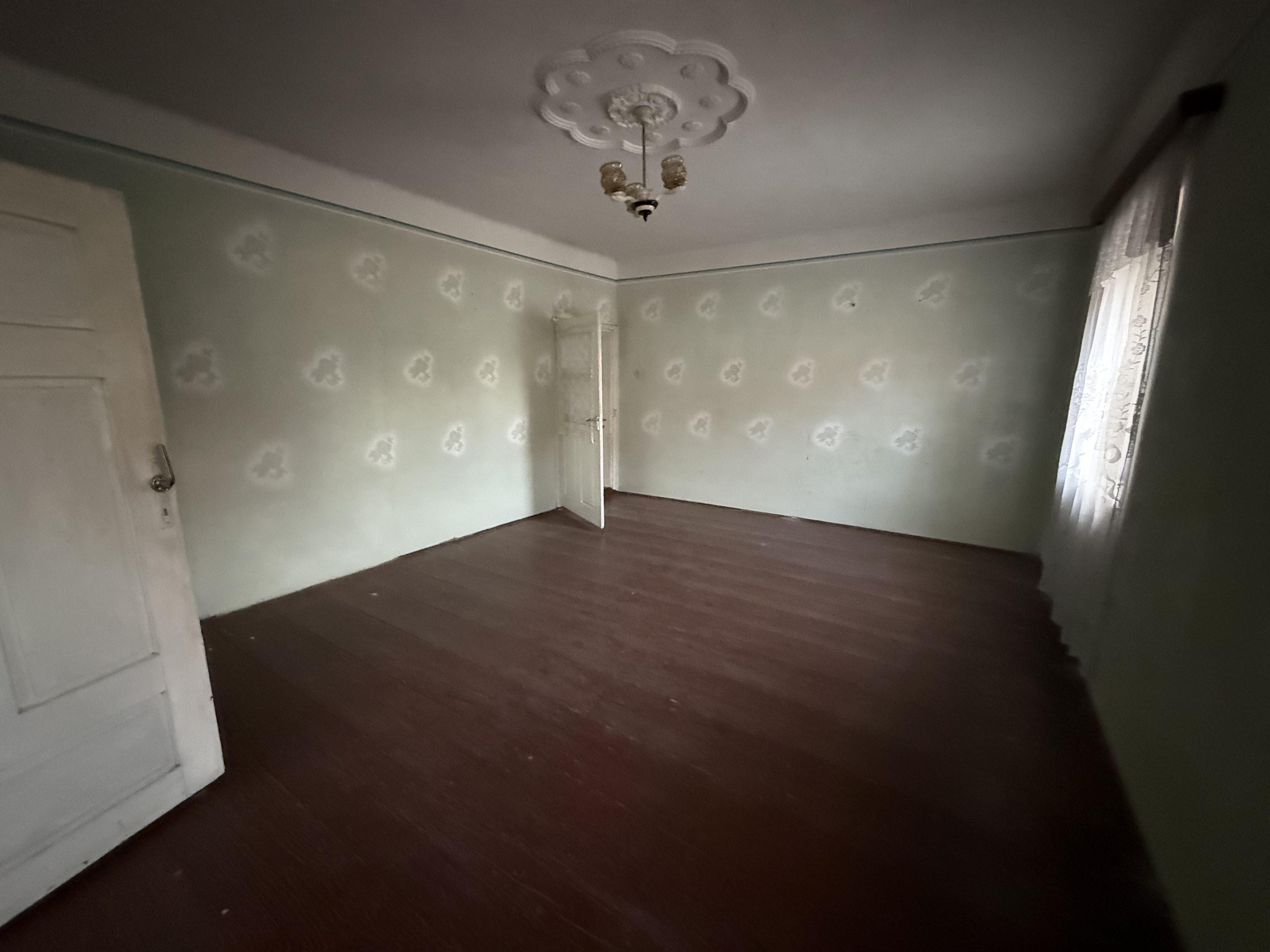 Casă + Teren 1556 mp | Zona Centrală | Front 16 m | 119.000 €