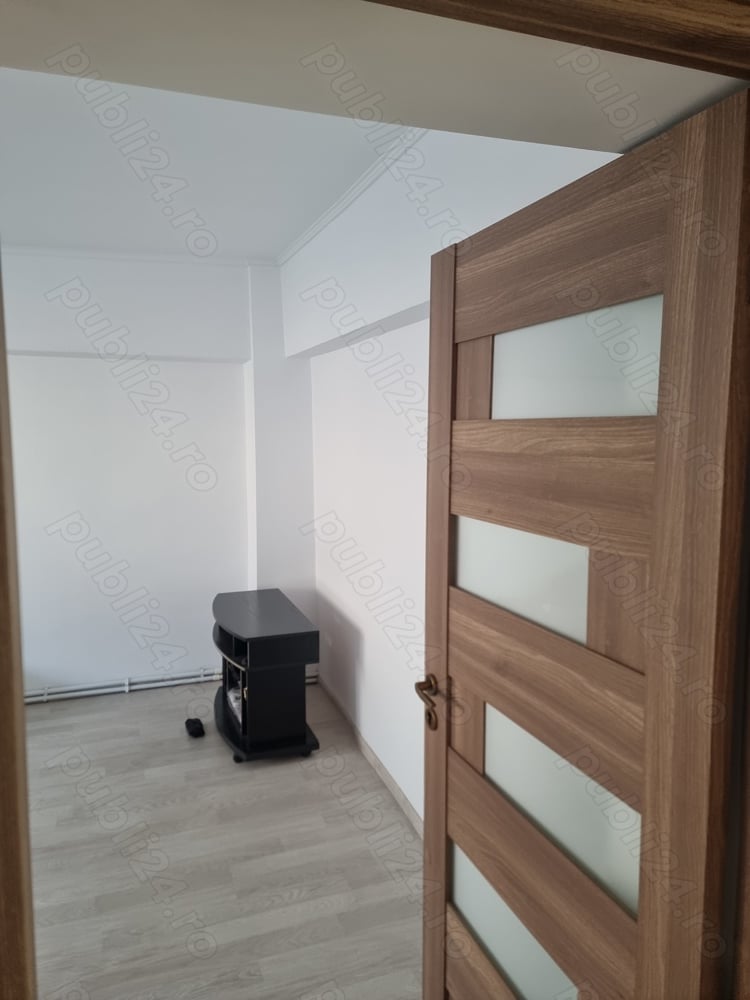 Vând apartament 2 camere decomandate  vizavi de gara Burdujeni  et 3