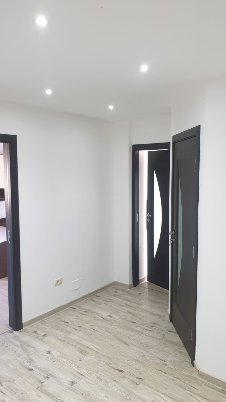 Apartament cu 3 camere de închiriat!