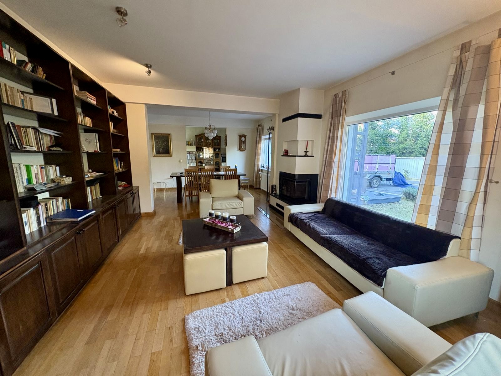 CASĂ TIP DUPLEX | ÎNTR-O ZONĂ LINIȘTITĂ | 6 CAMERE | RĂDĂUȚI