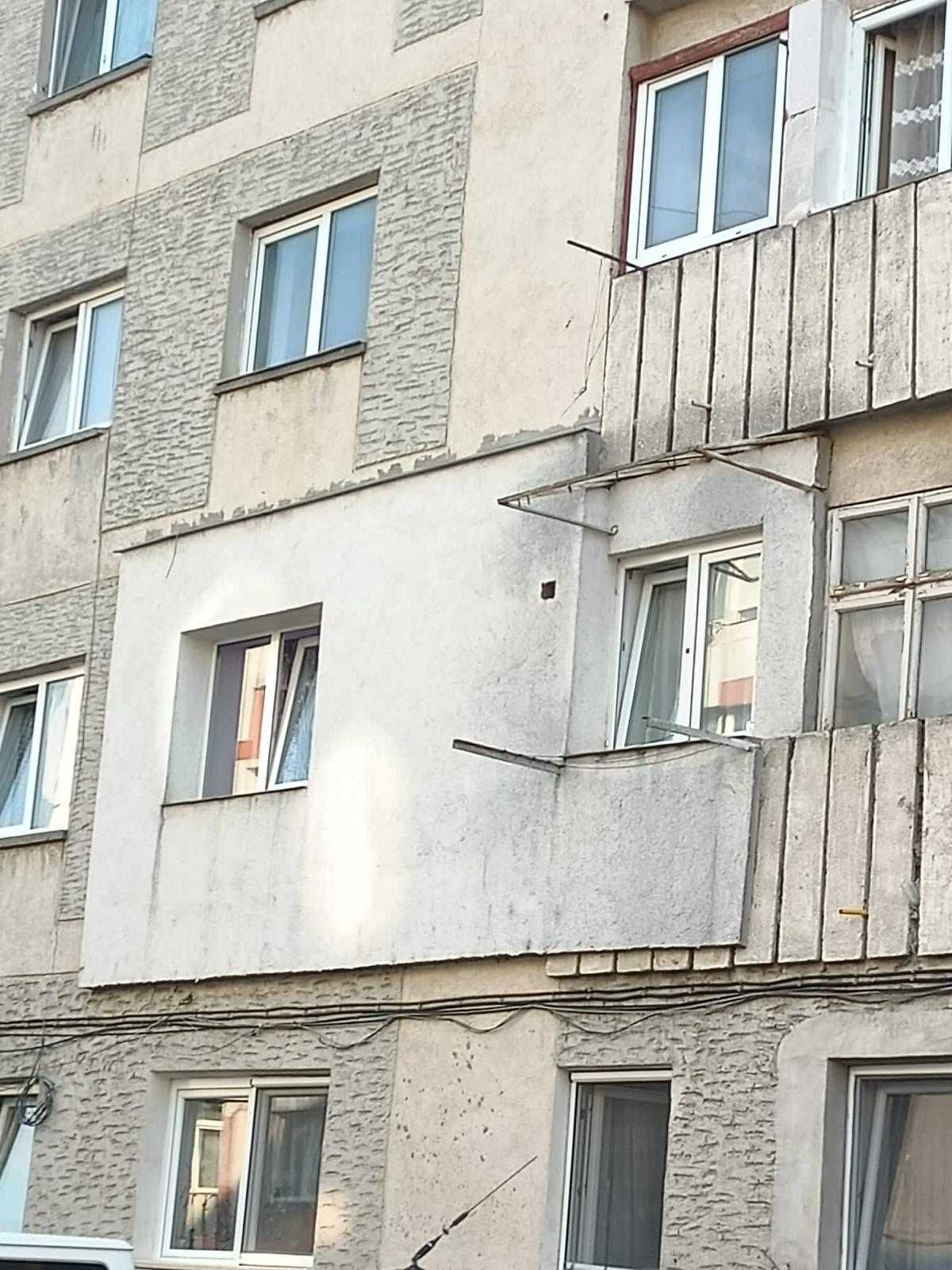 ofer spre inchiriere pe termen lung , Garsonierà !