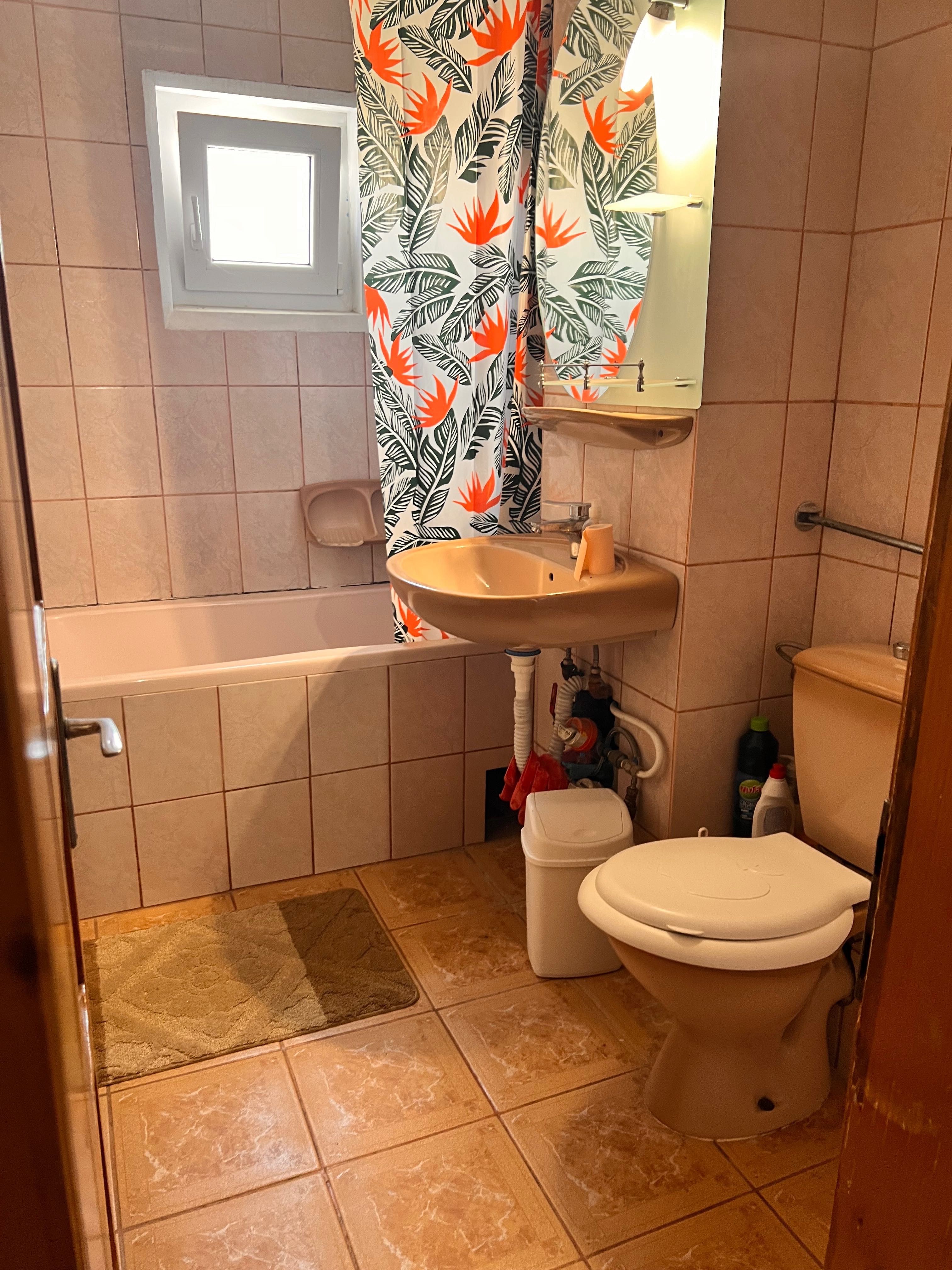 Închiriez apartament