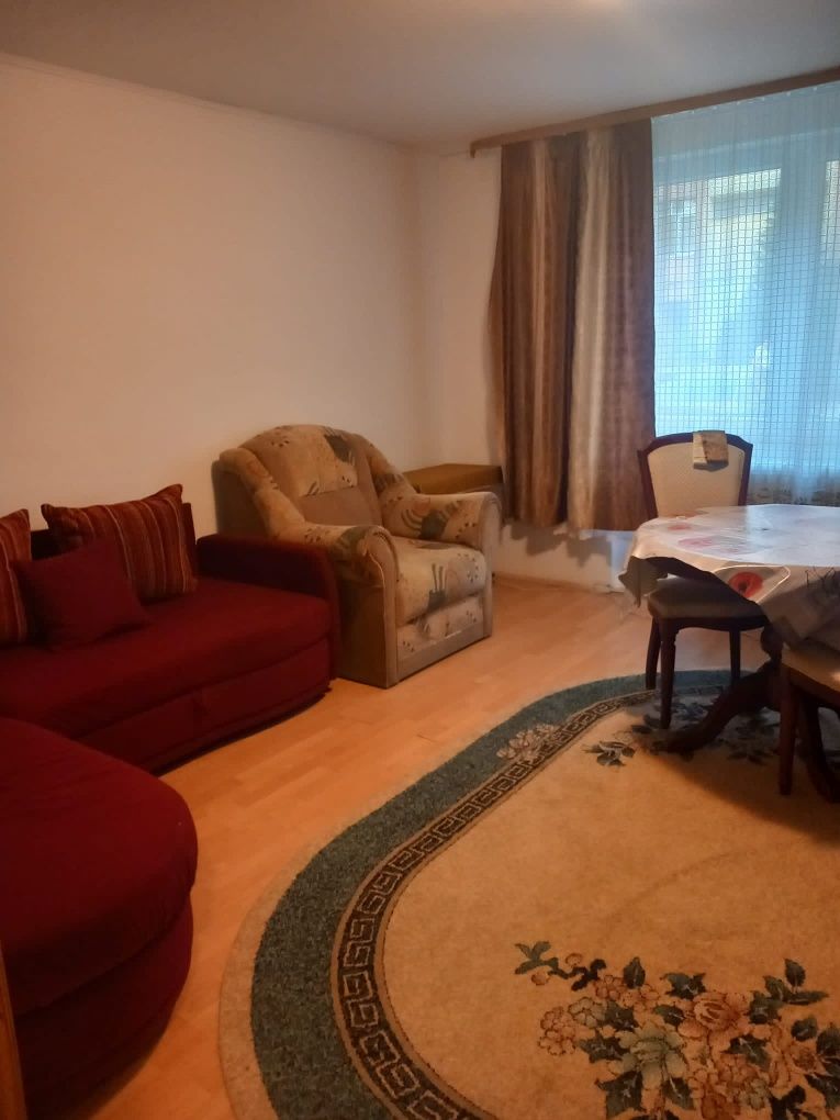 Închiriez garsoniera pe str Mihai Viteazu , la parter
