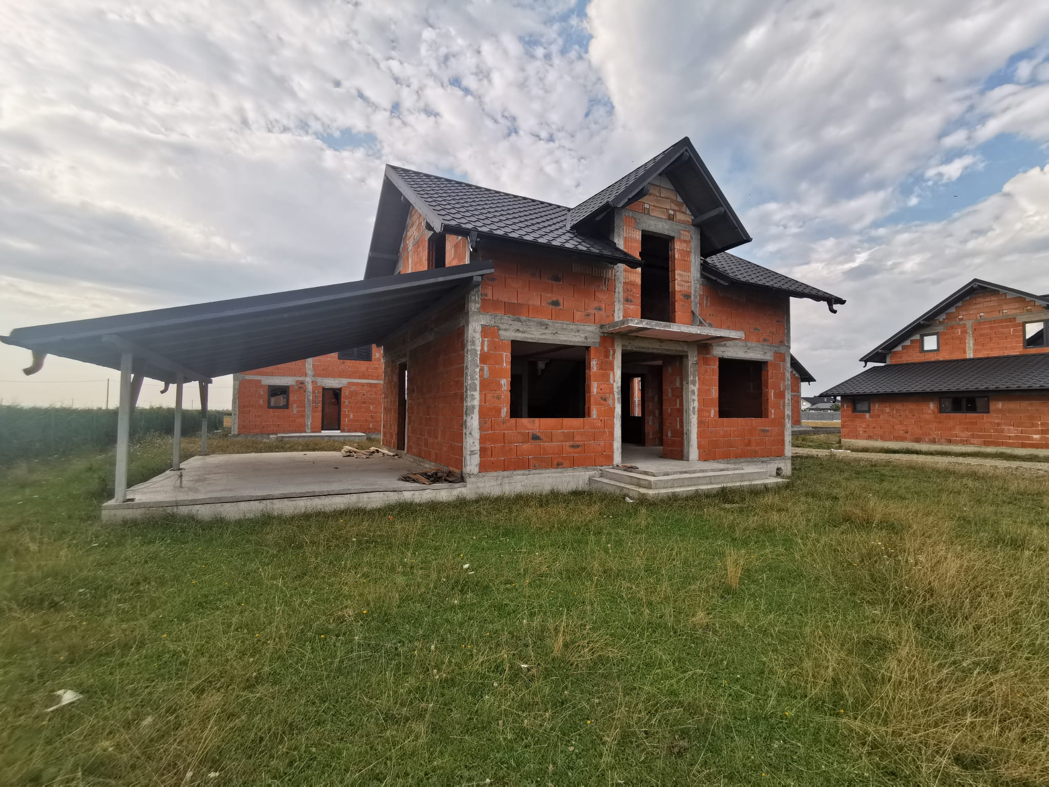 Casă la roșu | 144 mp utili + 7 ari teren | Frătăuții Vechi, Suceava