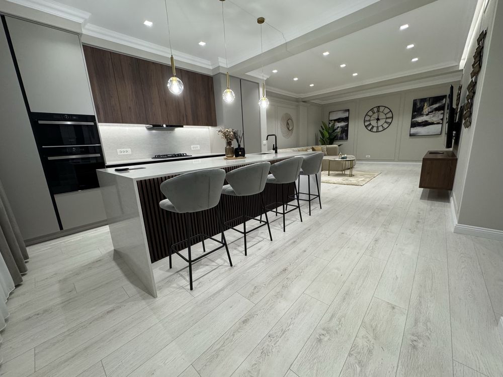 Apartament cu 3 camere de vanzare Radauti 120 mp MODERN mobilat