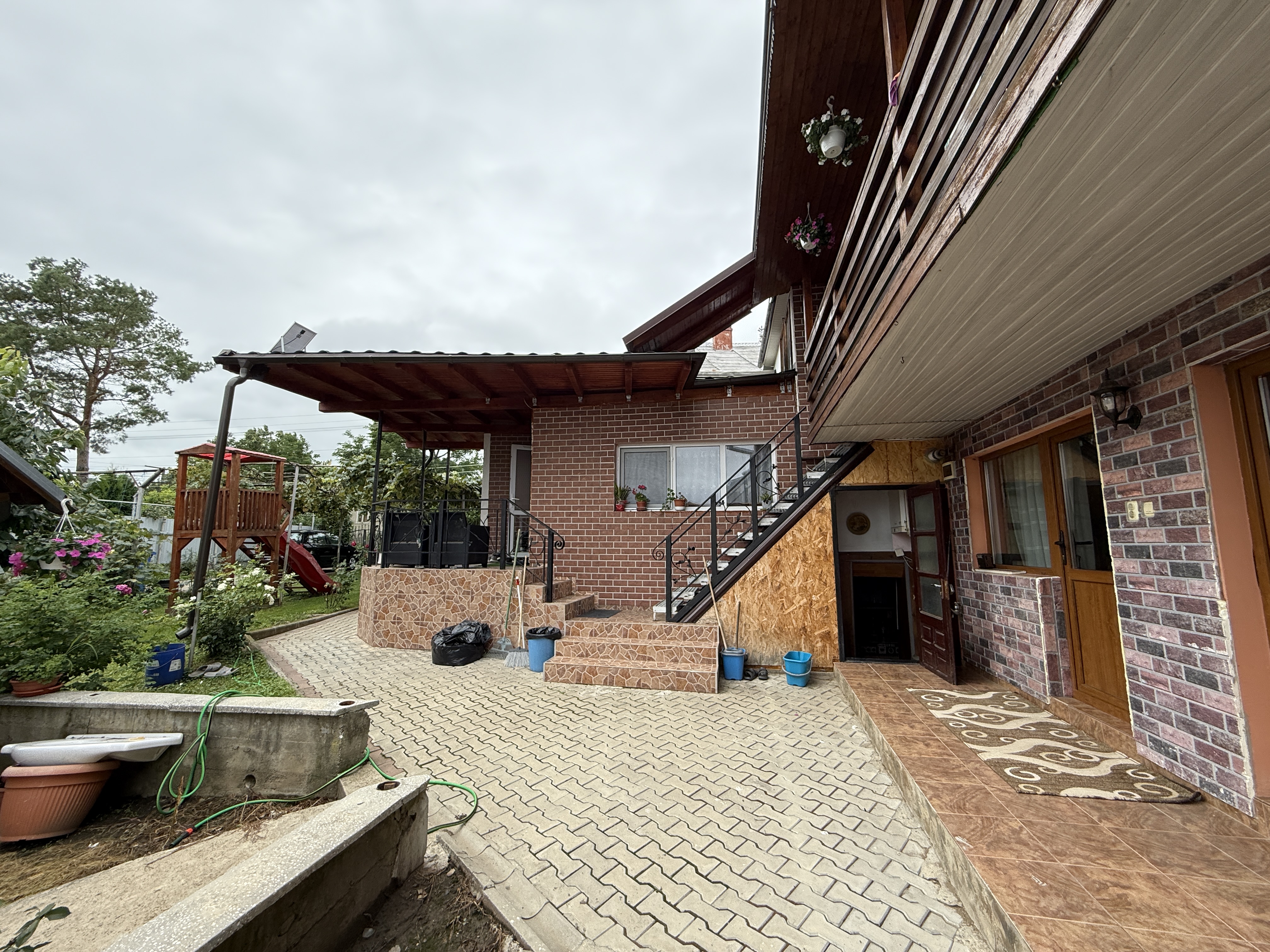 CASA CU DEPENDINTE | GARAJ | CURTE | TISAUTI | SUCEAVA