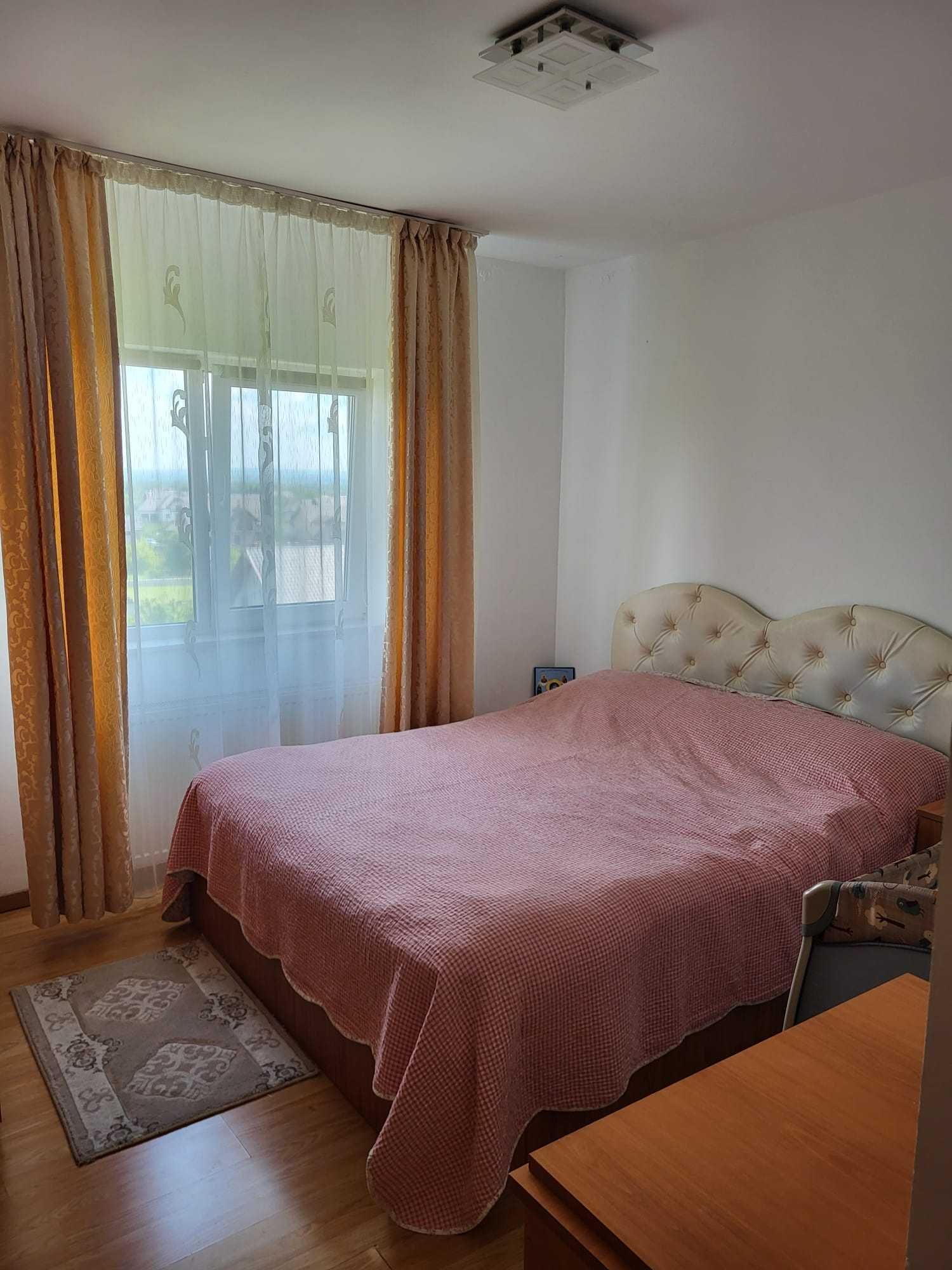 Vând apartament 3 camere