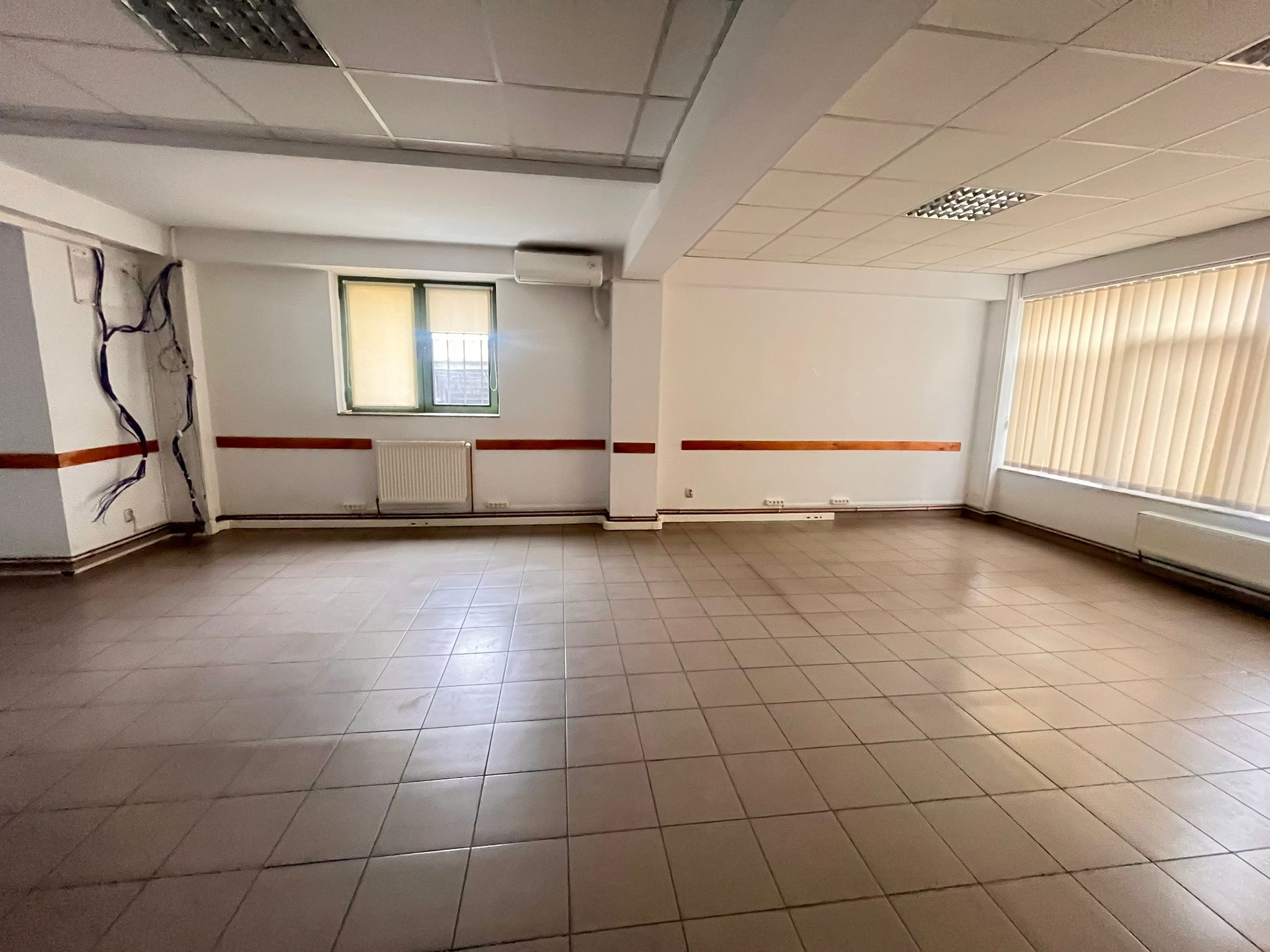 Inchiriem Spatiu Comercial 685Mp -137Mp/Nivel ISuceava/Universitate