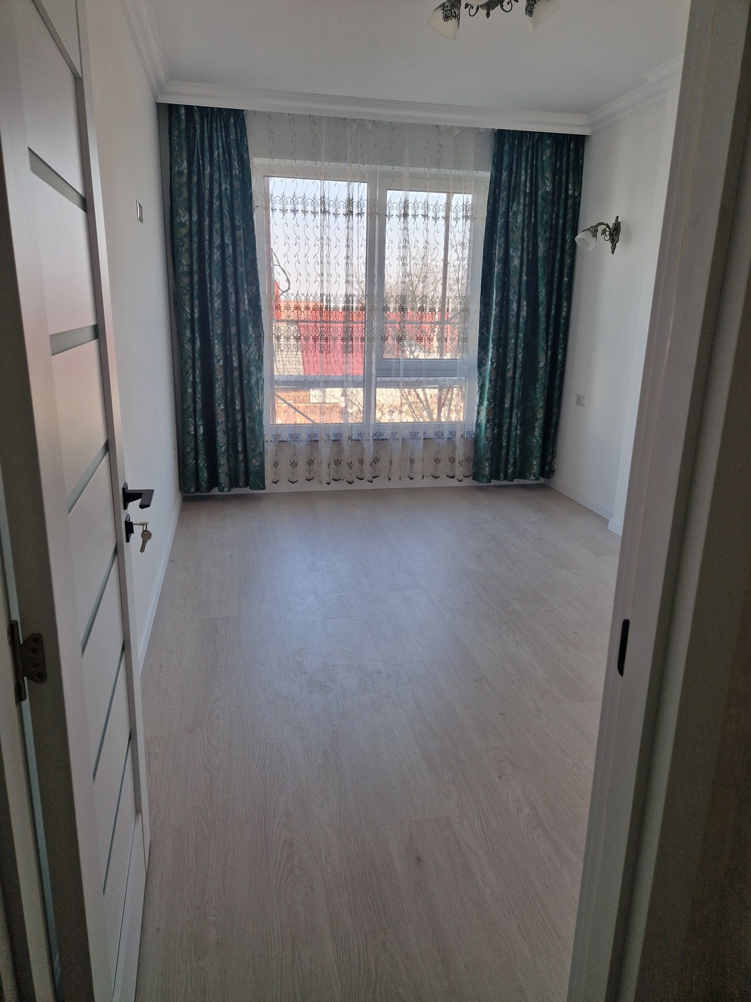 Apartament nou cu 3 camere zona centrală Rădăuți de închiriat!