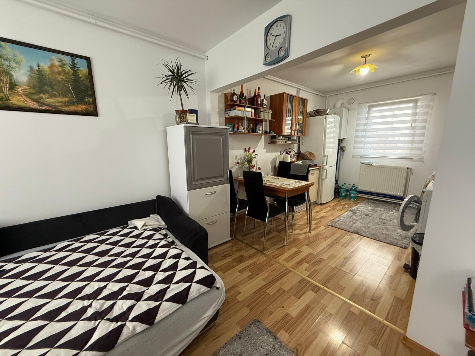 CASA DOTATA CU CENTRALA PROPRIE | CURTE | 5 ARI